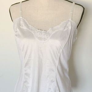 *VINTAGE* Flawless lacey cami slip